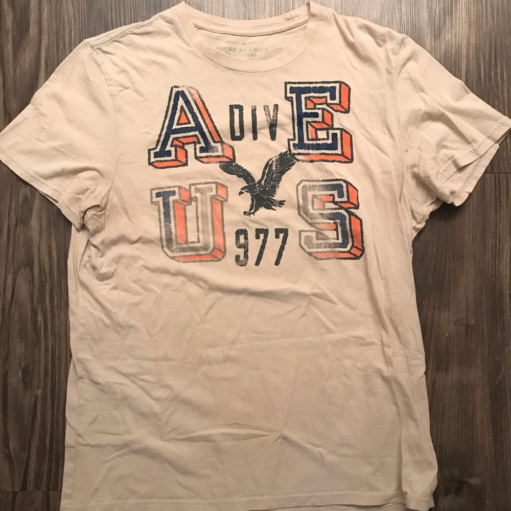 American Eagle t shirt